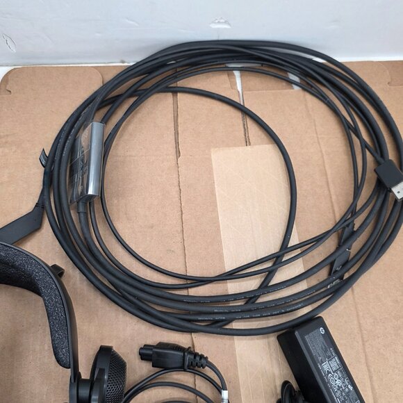 HP Reverb G2 VR Mixed Reality Headset With/ One Controller & Cables - Picture 7 of 16